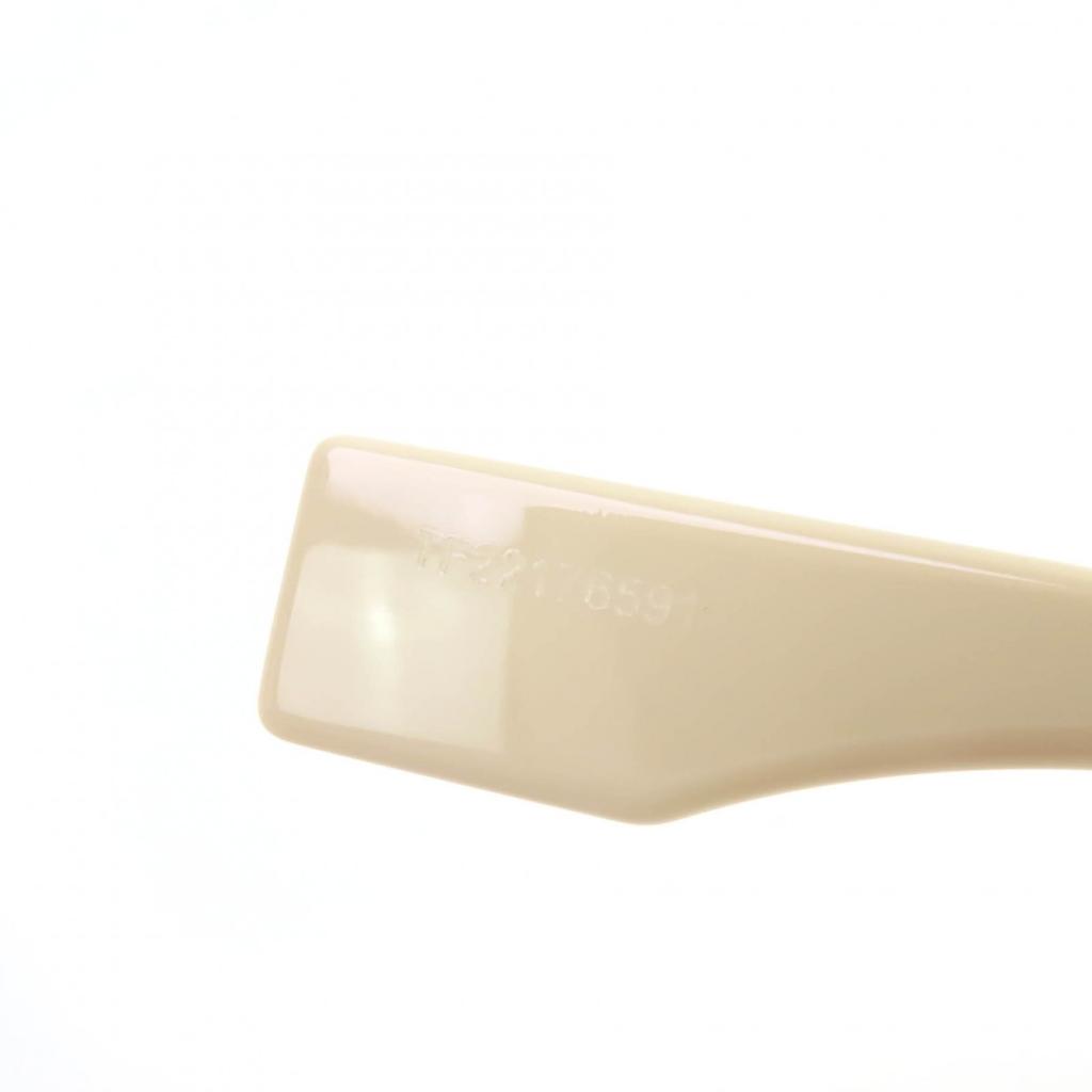 Отличные солнцезащитные очки FENDI бежевые Женские FE40064F Б/у