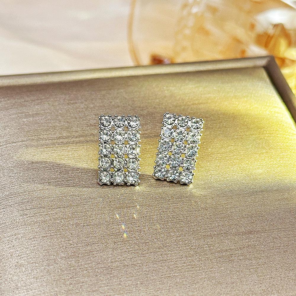 Серьги-пусеты из простого серебристого металла 'Серебряная игла'