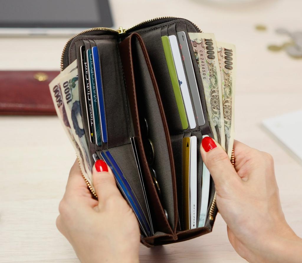 Сделано в Японии Металлическая гравировка Глянцевый блеск Винтажный металлик Итальянская кожа коровья кожа Молния Длинный кошелек Золотой [Нейтральный серый] Женский [Винтажный металлик]