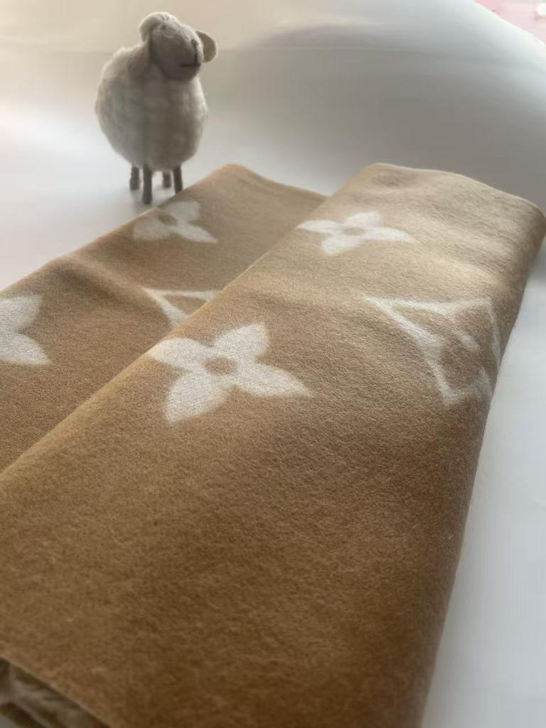 Double-sided Wool Cashmere Scarf Women's High-end Autumn and Winter Presbyopia Letter Shawl