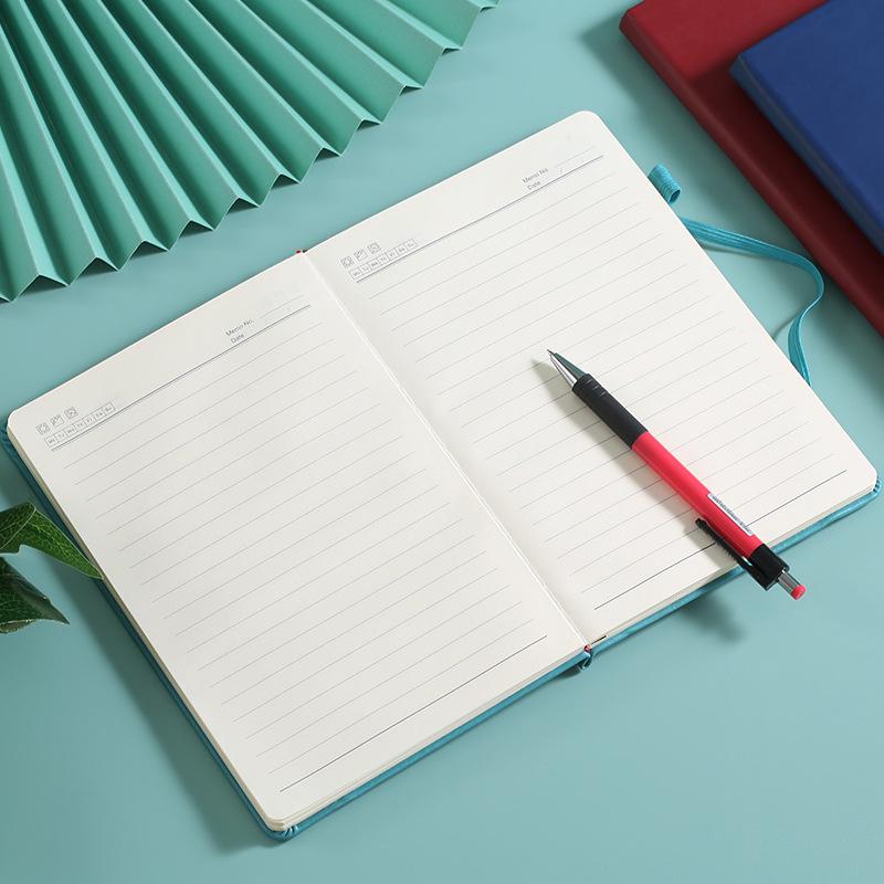 «Блокнот формата А5 в твердом переплете с полиуретановым ремешком, настраиваемым логотипом, свежим и простым дизайном»