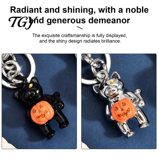 Halloween Keychain Cat Holding Pumpkin Keychain, Metal Car Key Holder Ring Holder, Backpack Handbag Hanging Decorative Accessory Pendant