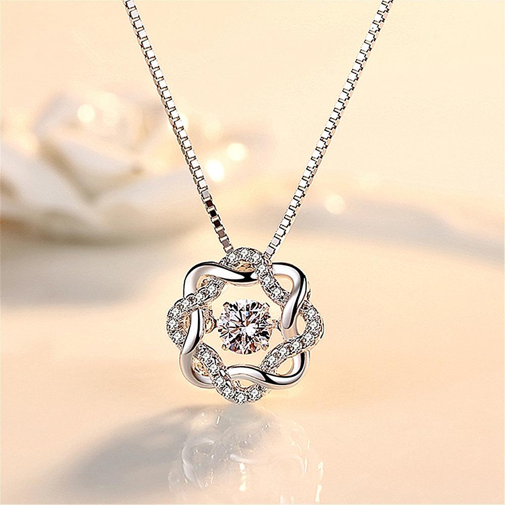 The same silver eight-pointed star necklace for women ins Designed with a beating heart, this pendant accessory for women