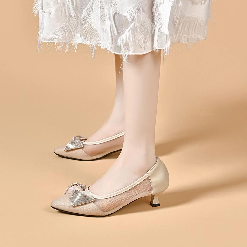 Остроносые сетчатые туфли на высоком каблуке женские 2025 весна и лето бант стразы тонкий каблук модная обувь два вида высоких неглубоких одинарных туфель