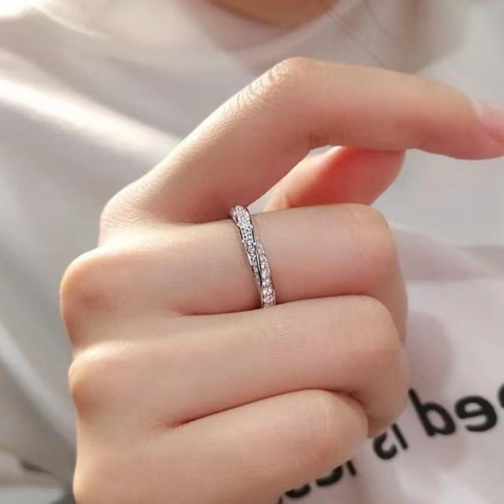 Кольцо Мёбиуса, усыпанное бриллиантами, переплетённое кольцо для пары в виде цветка, простое кольцо с темпераментом