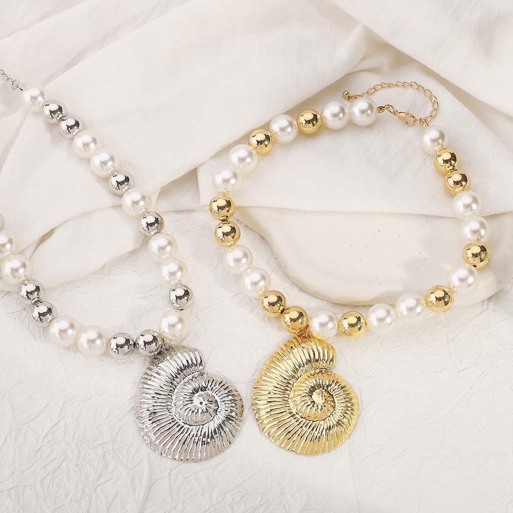 Tooxika Exaggerated Hollowed Out Conch Pendant Necklace Fashion Round Beads Mixed Colour Imitation Pearl Necklace