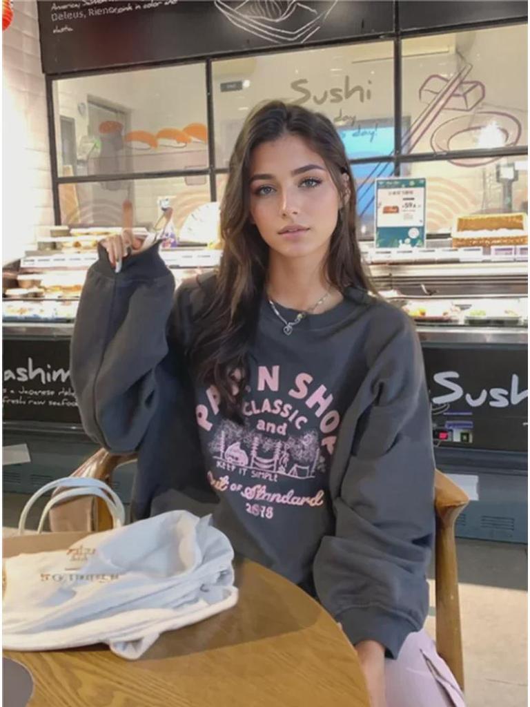 Винтажный женский свитер с длинными рукавами и круглым вырезом — мягкий повседневный топ для осени и зимы.