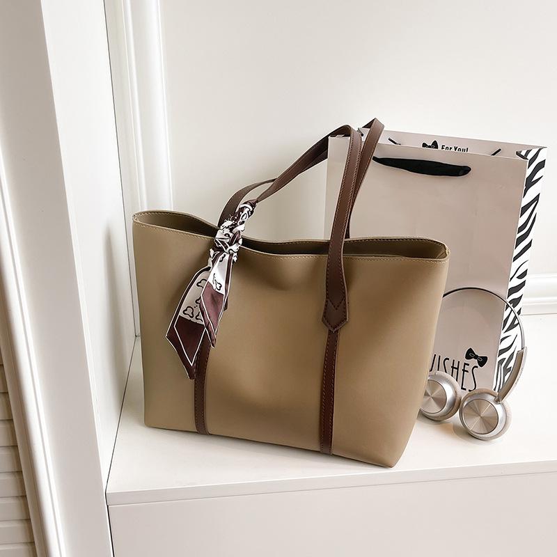 Bags, Women's Care Bags, Large-capacity Soft Leather Versatile New Retro Casual Texture Single Shoulder Class Commuter Bag