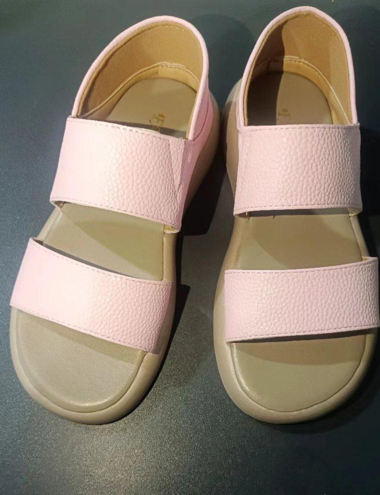 Женские сандалии 2025 лето новые мягкая кожа универсальные на плоской подошве женская обувь ретро нескользящие с круглым носком два способа ношения пляжная обувь женская