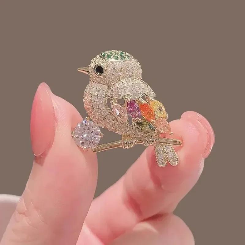 1 Pcs Magpie Bird Brooch High-end Japanese Cute Anti Glare High-end Feeling Personalized Suit Colored Pin Brooch Accessories