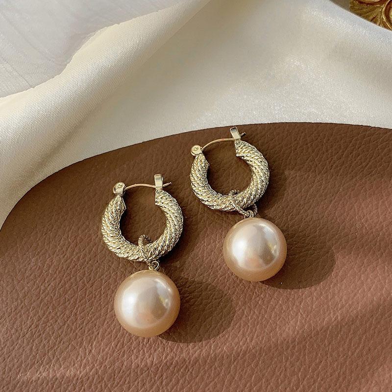 Women Girls Korean Style Camellia Baroque Pearl Earrings Fashion Vintage Jewelry Bow Heart Shape Elegant Lady Ear Rings Ear Clip