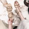 Модные летние сандалии женские с заклепками черные белые туфли Sandalias Mujer Verano 2025 Сандалии Туфли Шлепанцы Sapatos Femininos