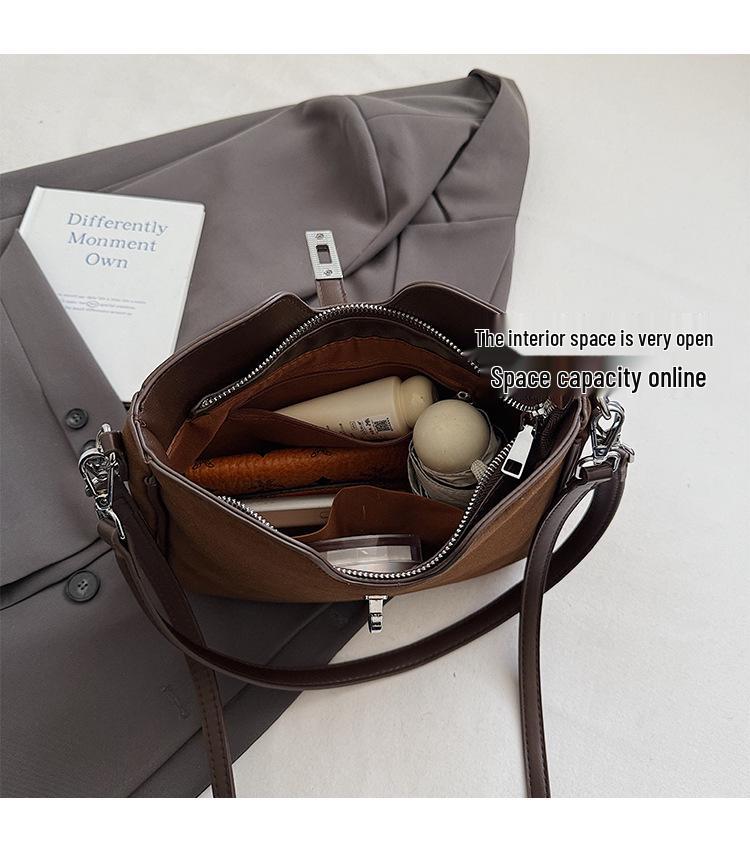 Винтажная матовая минималистичная сумка кроссбоди на плечо большой вместимости 2025