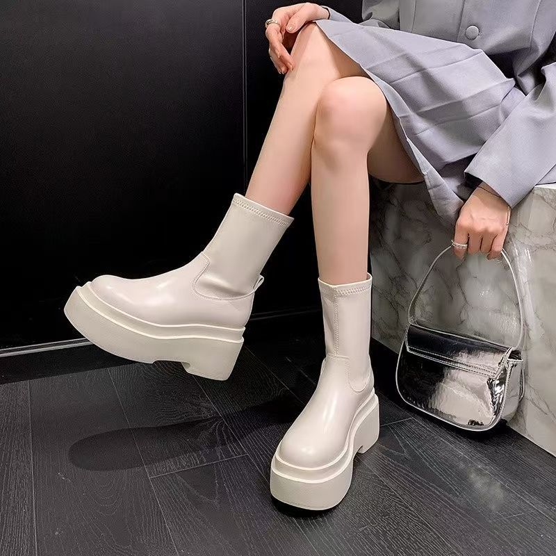 Модные универсальные маленькие узкие короткие ботинки женские 2025 новые осенне-зимние зарубежные на толстой подошве ботинки Мартин корейская версия модных ботинок