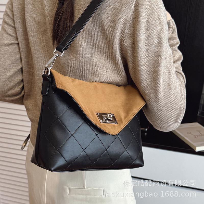 Вместительная ретро-сумка женская осень-зима 2025 новая универсальная ромбовидная сумка-мессенджер на одно плечо подмышку для поездок на работу маленькая квадратная сумка