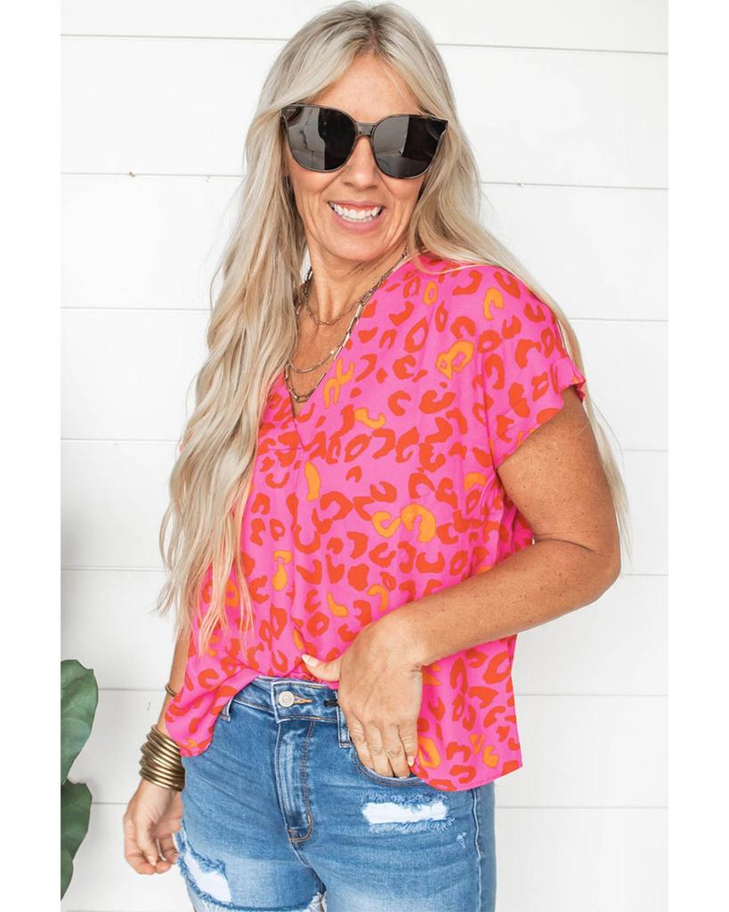 Azura Exchange Блузка с короткими рукавами и V-образным вырезом с розовым леопардовым принтом