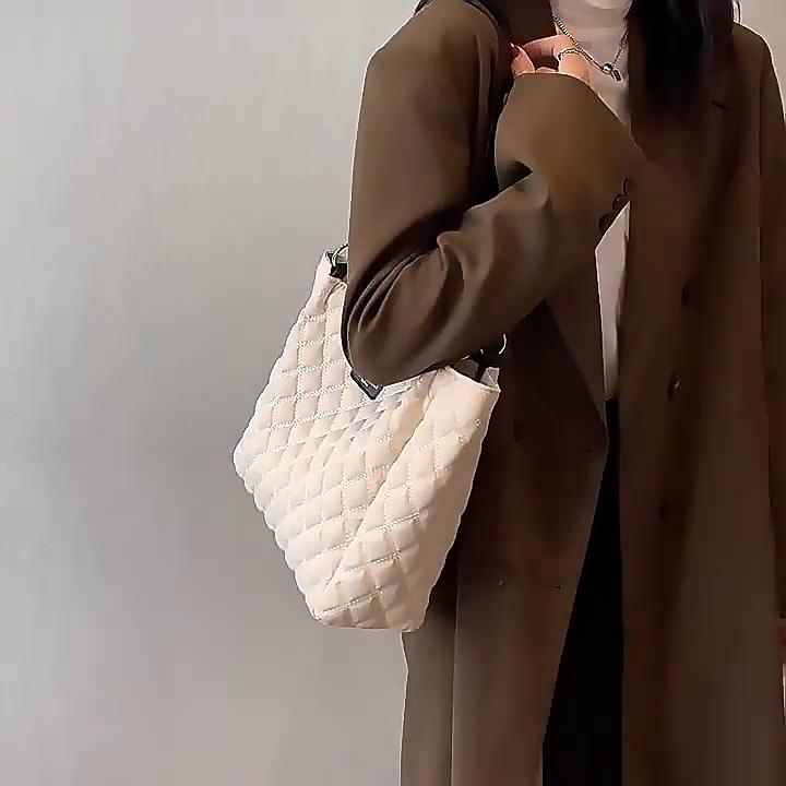 Women's Large Capacity Shoulder Bag Quilted Tote Bag Fashion All-match Commuter Bag CLE