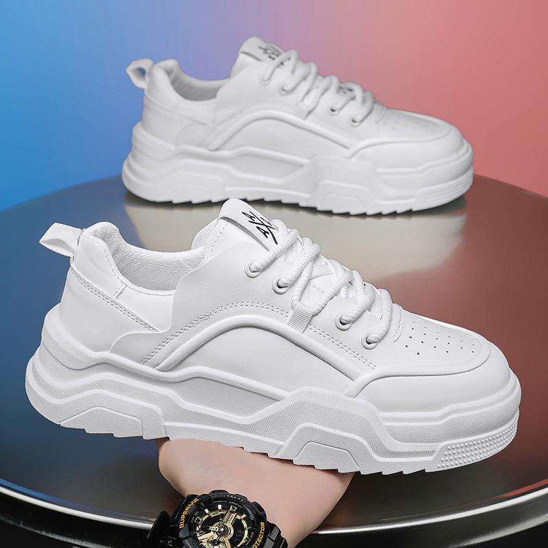 Интернет знаменитости популярная мужская обувь весна и осень 2025 новые универсальные спортивные туфли для отдыха на открытом воздухе для увеличения роста молодежные кожаные туфли для пап