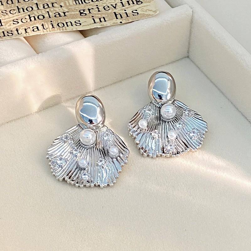 Vintage Rose Leaf Metal Cuban Link Pearl Earrings for Women