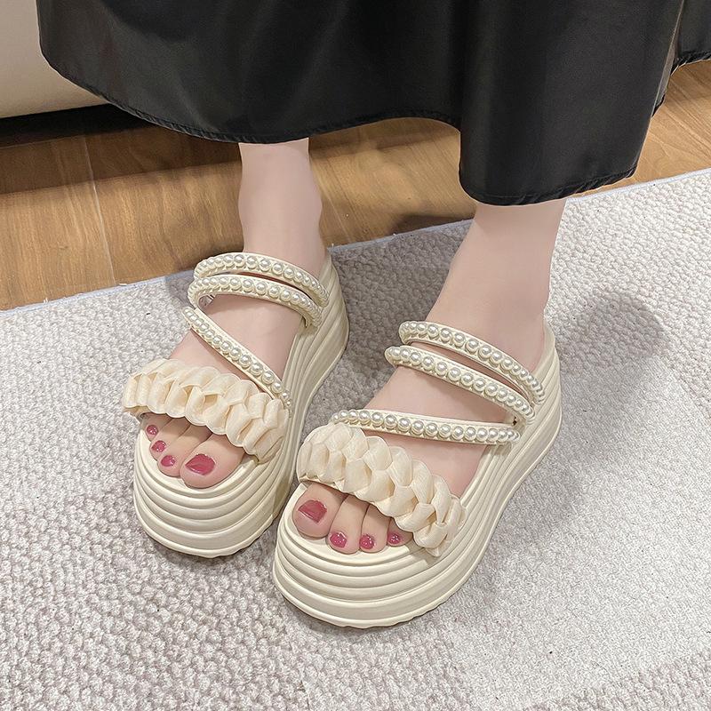 Модные милые босоножки на платформе для женщин 2024 года, летние легкие шлепанцы с завышенной талией, модные босоножки на танкетке с бисером и стразами