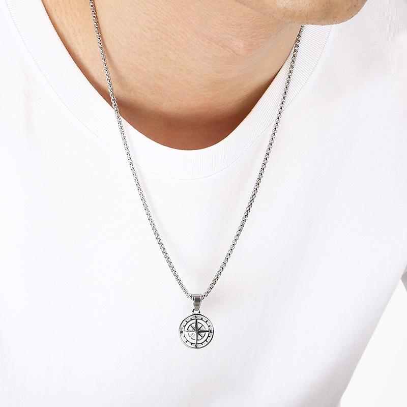 Vintage Stainless Steel Compass Pendant Necklace for Men Two Tone Directional Amulet Necklaces Retro Travel Jewelry Gift
