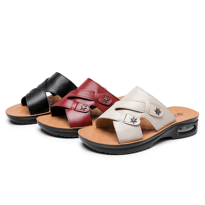 Новые летние классные тапочки для мам, женские кожаные тапочки с воздушной подушкой, мягкая подошва, нескользящие, для среднего и пожилого возраста, удобные женские тапочки, верхняя одежда