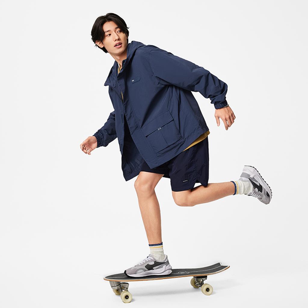 Li-Ning Водонепроницаемая свободная удобная ветровка на молнии с капюшоном мужская верхняя одежда темно-синего цвета AFDU537-5