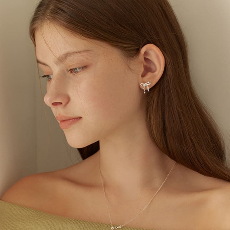 Lewe Wavy ribbon earring