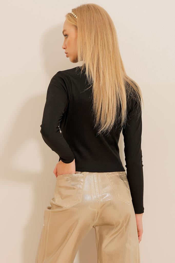 Women's Blouse New Season Fashion Red Half Turtleneck Cut Crop Knitted Blouse