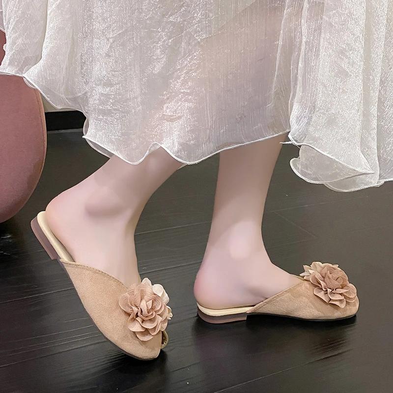 2024 Женская обувь Закрытый носок Женские тапочки Осенние мягкие подошвы Цветочные смешанные цвета Плоские повседневные и удобные тапочки