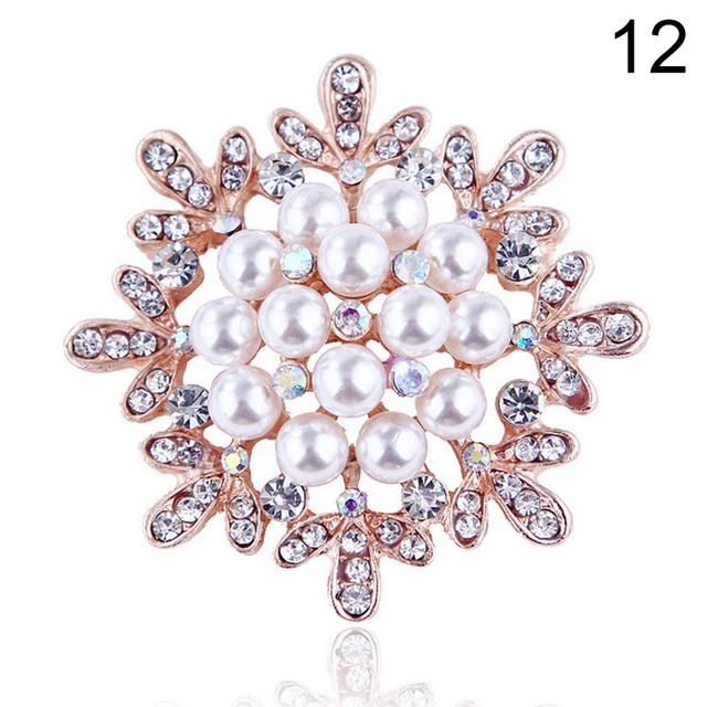 Fashion Jewelry High Quality Gold Color Brooch Pins Crystals Imitation Pearl Flower Brooch Women Wedding Party Accessories