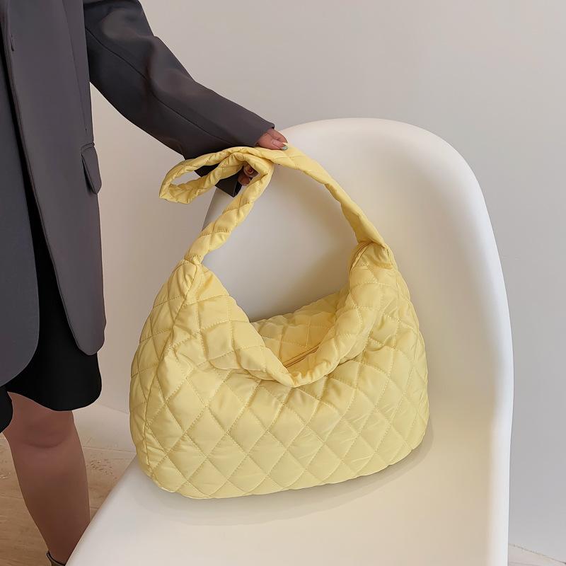 Internet Celebrity Fashion Small Fresh Leisure Bag 2025 Autumn and Winter Rhombus Embroidery Thread Shoulder Underarm Bag Simple Women's Bag Foreign 