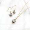 [NAOTJEWELRY] [Naot Jewelry] Женское ожерелье, Простая форма капли, Ожерелье из стекла с огранкой в рамке, Угольно-серый