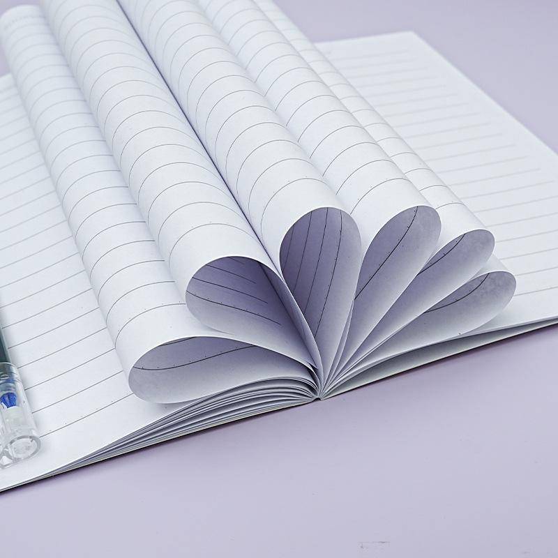 Блокнот формата А5 в мягкой обложке для офиса и учебы — идеально подходит для встреч и заметок.