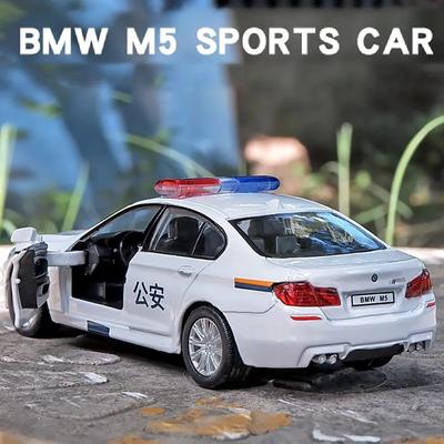 1:Масштаб 36 Модель игрушечного автомобиля BMW M5 Ford Mustang Volkswagen T-ROC Полицейская машина Литой сплав Открывающиеся двери Транспортные средства для моделей Подарки для мальчиков