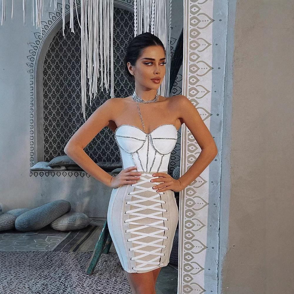 Розовое трикотажное платье без бретелек с люверсами и шнуровкой с открытой спиной и бандажной отделкой