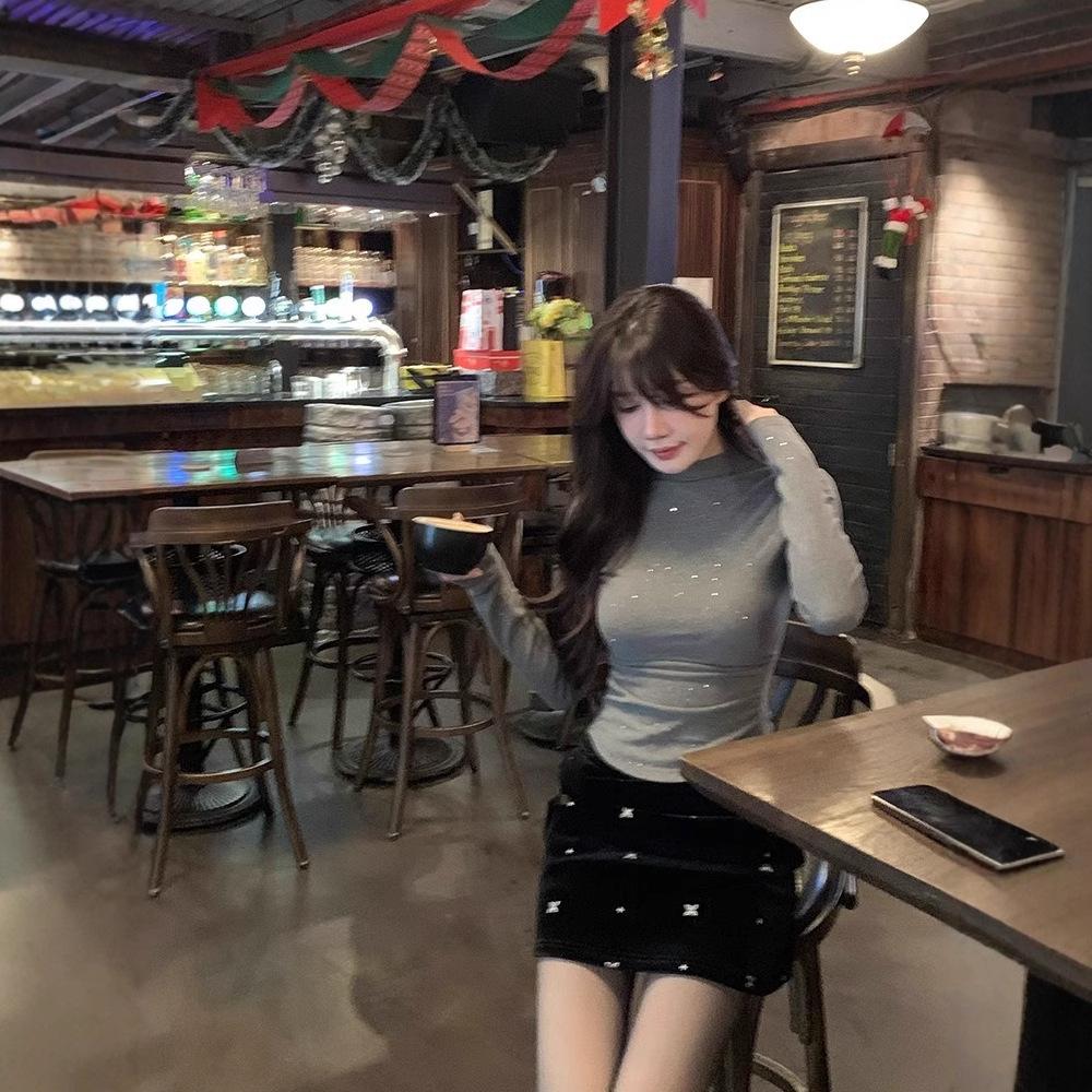 Серая рубашка с длинными рукавами и полувысоким воротом для женщин на осень и зиму, новое утолщенное и облегающее сексуальное нижнее белье