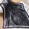 Popular Shawls Europe And America Fashion Bandannas Wild Leopard Print Sunscreen 90X90CM Bandanna Luxury Square Silk Scarves