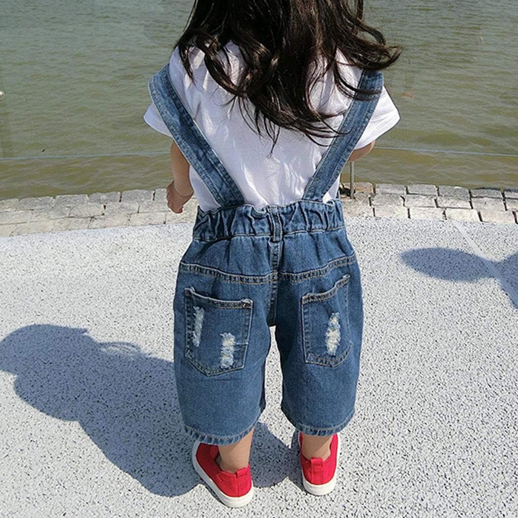 Джинсовые шорты для малышей - регулируемые подтяжки и потертые детали