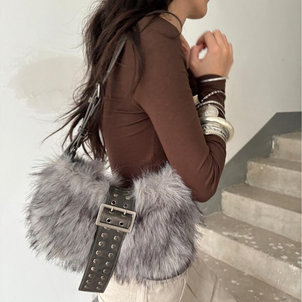 Winter Fluffy Plush Shoulder Bag Punk Studded Underarm Bags for Women Designer Handbags Rivet Faux Fur Bags Women's Bag Chic