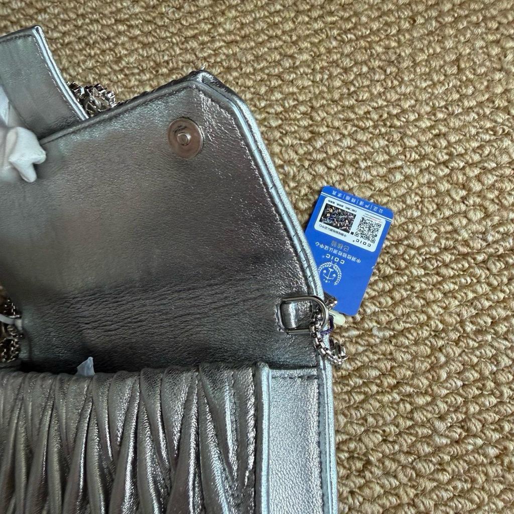 [Pre-Owned] Matelassé Solid Compact Leather Shoulder Bag - Very Good #1IWZJ7K