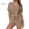 Женский летний комплект из 2 предметов: футболка с коротким рукавом и V-образным вырезом, эластичные шорты на талии, однотонный свободный покрой, повседневный наряд