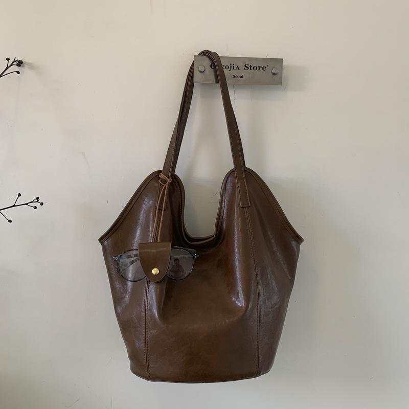 Простая сумка подмышку, новая осенняя сумка-ведро для поездок на работу, большая вместительная ретро повседневная сумка на плечо, сумка-пельмень.