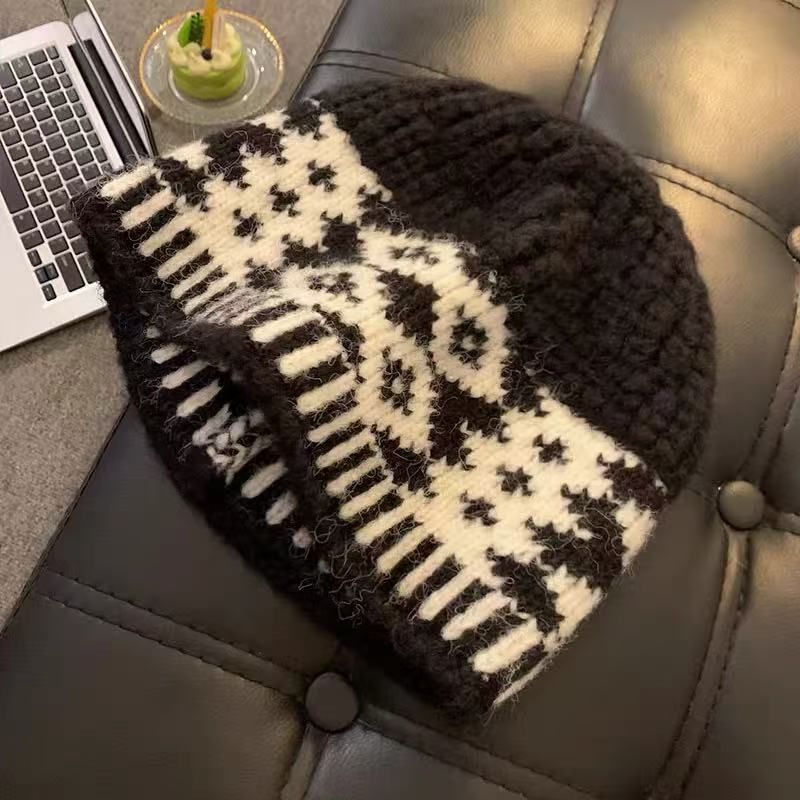 Women's Knit Hat Blended Wool Vintage Thermal Hat Suitable for Winter Fashion Checkered Cold-Weather Beanie Unisex