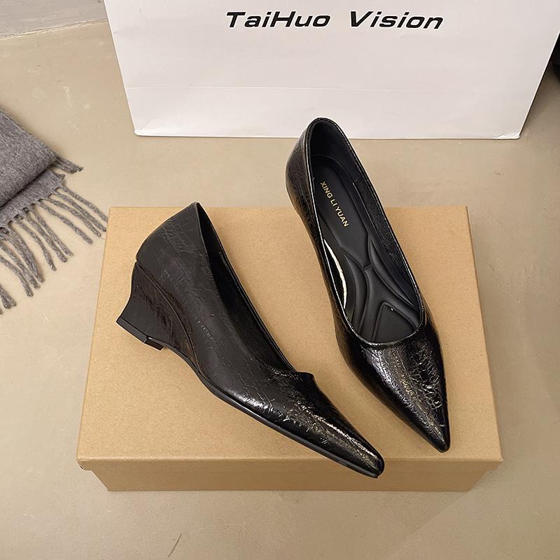 2026 Spring Women's Retro Solid Color High Heels Comfortable Wedge Sandals Fashionable Outdoor Walking Shopping Casual Shoes