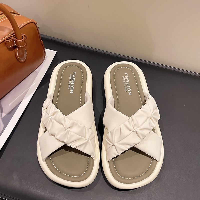 Внешняя торговля крутые тапочки женские летние для улицы 2025 новые модные универсальные на плоской подошве повседневные шлепанцы с одним ремешком на толстой подошве пляжные сандалии