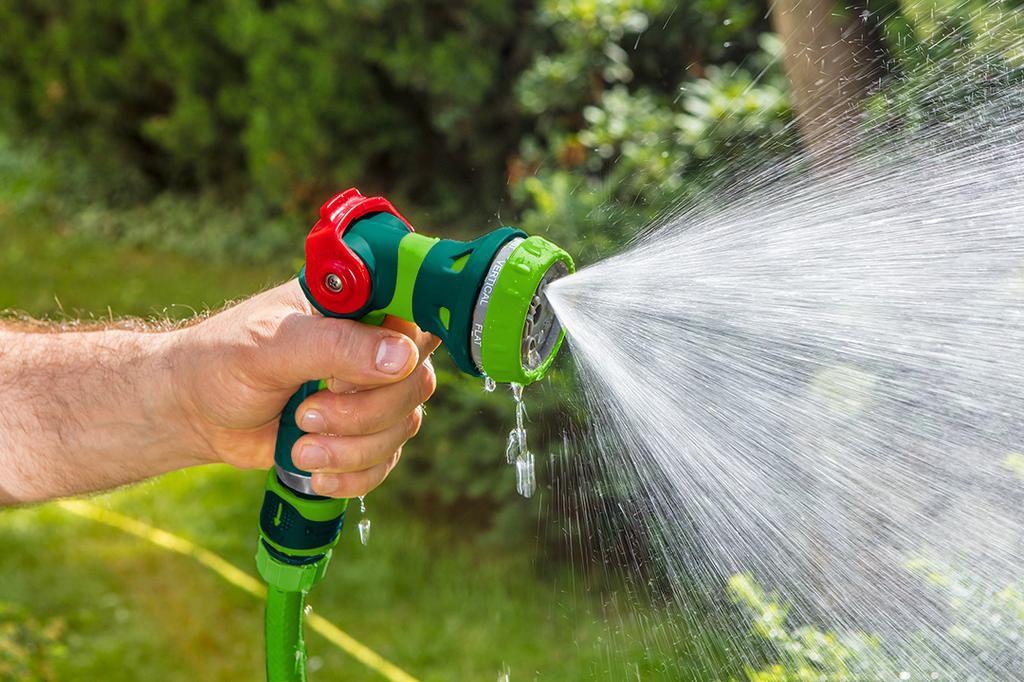8-function pistol sprinkler with smooth stream regulation