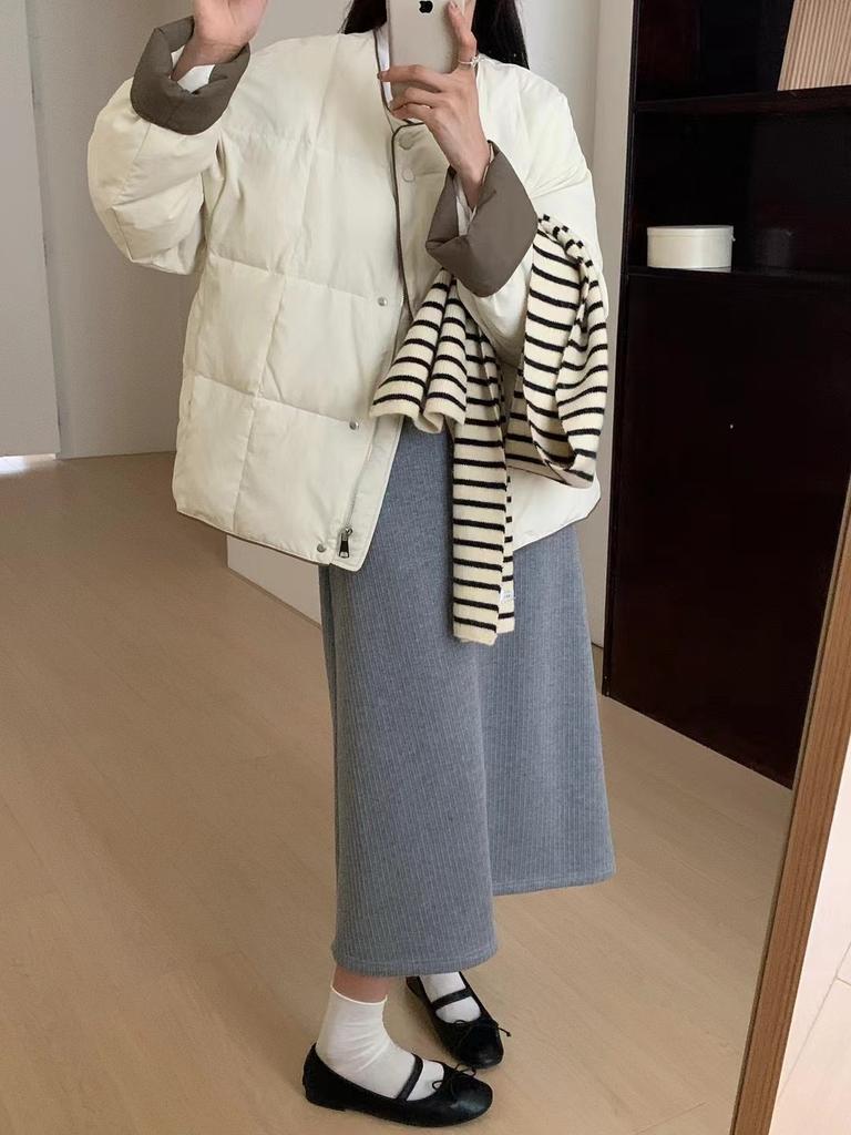 2024 осень и зима новый свободный однобортный пуховик с круглым вырезом в тон цвета небольшой простой короткий женский пуховик