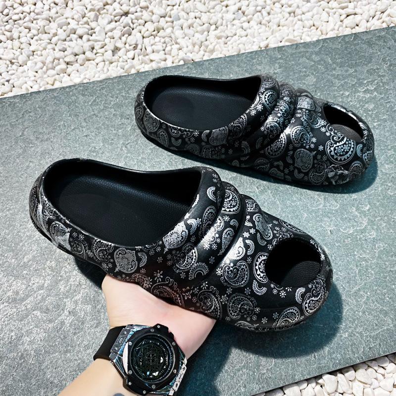 Fashion Summer Men's Slippers Casual Beach Sandals Men Non-slip Slipper Home Soft-soled Bathroom Flip-flops Tide Men's Thick-soled Shoes