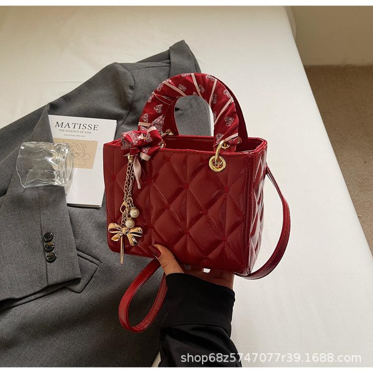 2025 новая сумка в стиле легкой роскоши, высокого класса, с маленьким ароматом, модная и универсальная сумка через плечо, сумка-конверт Lingge, ручная сумка-конверт